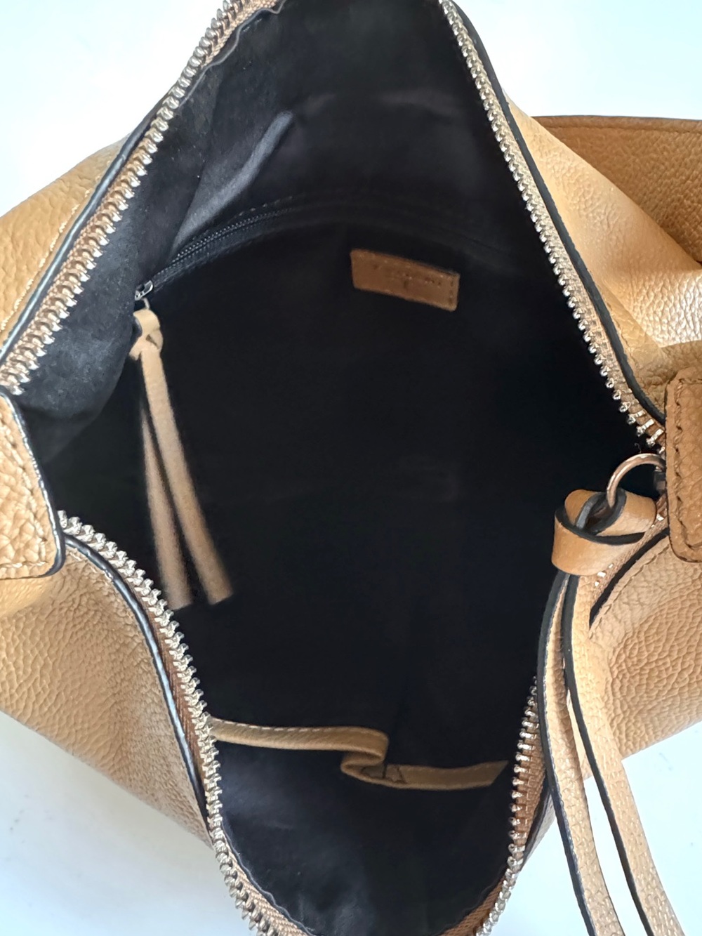 Tahari Tan Pebbled Genuine Leather Hobo Bohemian Shoulder Bag Silver Accents EUC - Picture 15 of 15